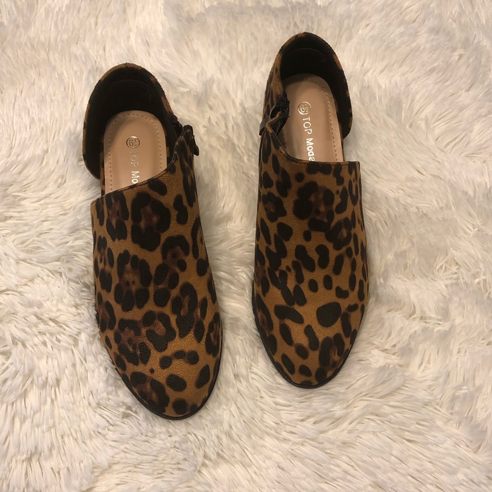 New leopard side cutout booties - Picture 5 of 8